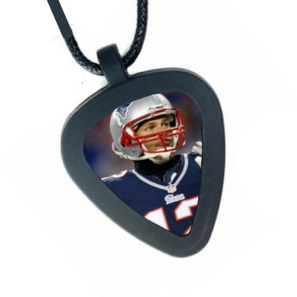 Tom Brady New England Patriots Pickbandz Real Guitar Pick Unisex Necklace - Picture 1 of 4
